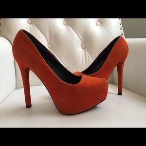 Orange platform heels. Size 6 1/2. Good condition.